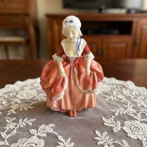 VINTAGE Royal Doulton Figurine Goody Two Shoes Bone China England HN2037 EUC